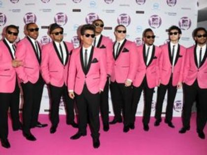 4--Bruno-Mars-MTV-EMA-2011 - Vedete bine sau prost imbracate la mtv ema 2011 poze