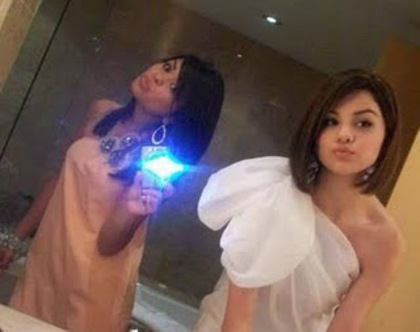 Nicole-Anderson-Selena-Gomez-Rare-selena-gomez-11747873-492-389 - Cele mai rare poze cu Selena Gomez