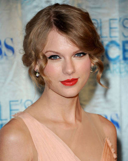 Taylor-Swift-Earrings-2011PC - Taylor Swift