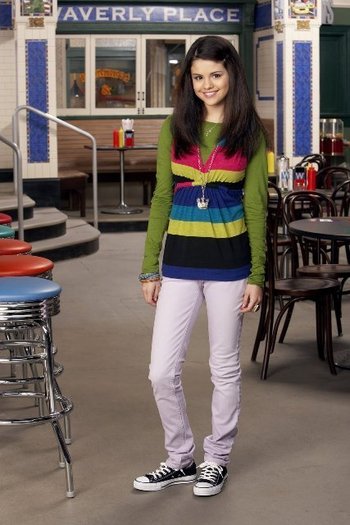 Alex-Russo-alex-russo-16110225-427-640