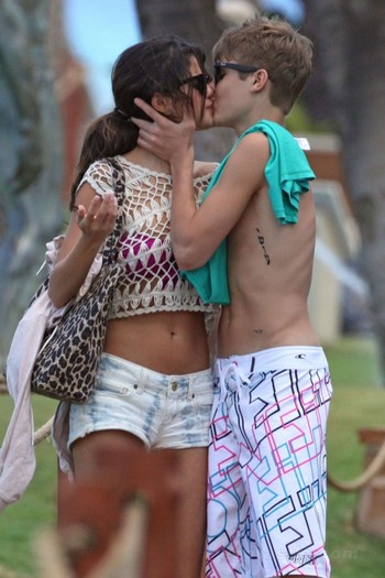 kissing - Selena si justin serial ep 2