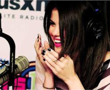 imagesCA3FGFOT - selena gomez