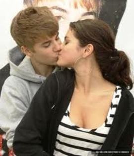 sarut!!!!!! - justin si selena