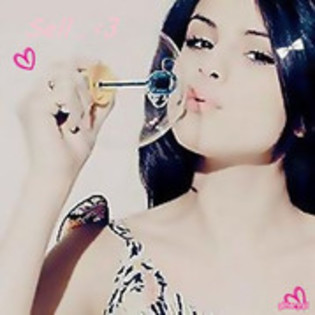 selena.jpg 8 - 0 selenaa