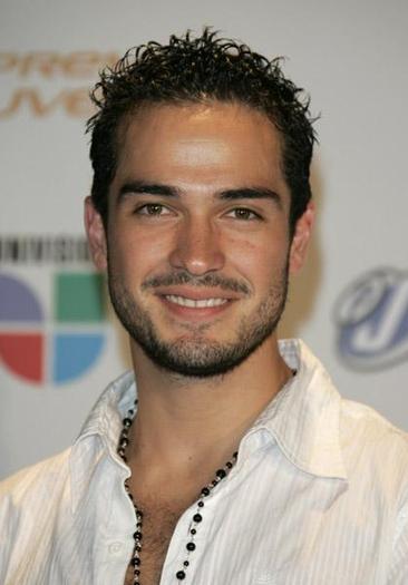 Alfonso_Herrera_1231023699_2