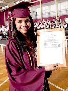 Selena-Gomez-Diploma - Magicieni din waverly place the movie