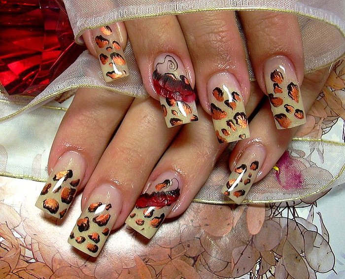 33779_161067267243663_100000211720975_524064_2241953_n - unghii adunate 5