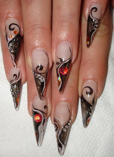 36976_1320351139807_1561671520_30847628_3814280_n - unghii adunate 5