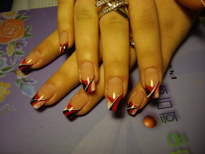 39181_1538471499786_1174838780_31541505_7163472_n - unghii adunate 5