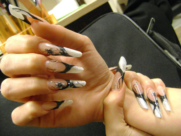 63041_128395977213077_100001280251502_173689_2850340_n - unghii adunate 5