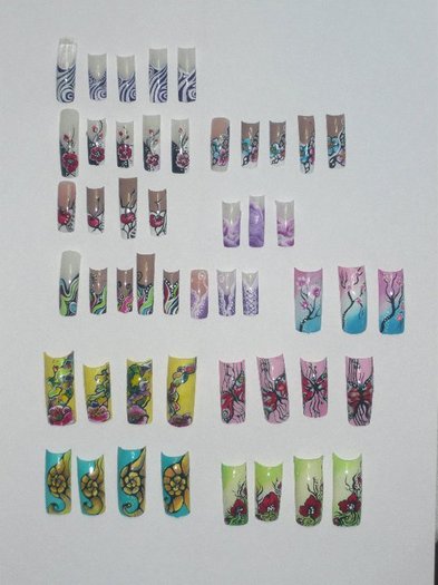 65252_1670354241470_1315777387_1810199_6419252_n - unghii adunate 5