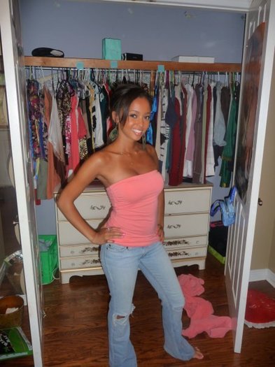 270752_111398522289835_100002590647784_88398_2255869_n - Vanessa Morgan