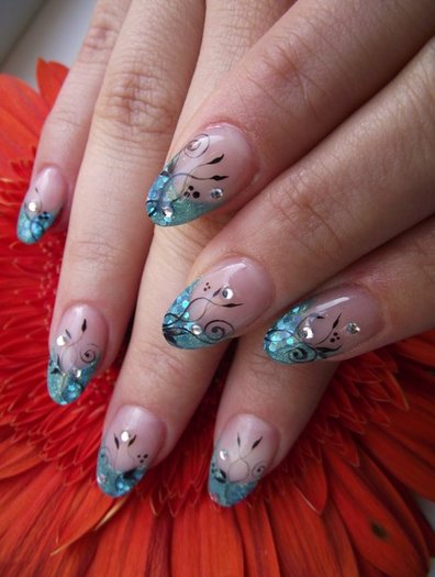 149717_125935027463120_100001398691415_164570_580604_n - unghii adunate 5