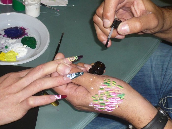 149824_1736306050224_1315777387_1939881_4841700_n - unghii adunate 5