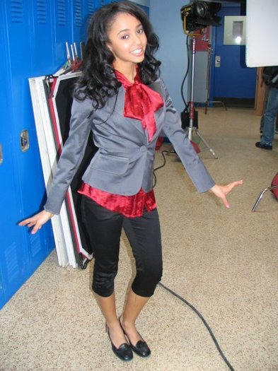 282054_111398288956525_100002590647784_88397_5141338_n - Vanessa Morgan
