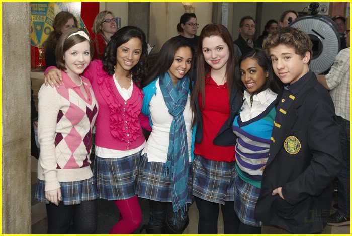 282122_118192474943773_100002590647784_119440_1299593_n - Vanessa Morgan