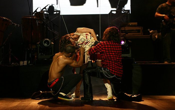 199046_210527592293619_147912375221808_872086_1501990_n