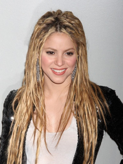 Shakira Hairstyles 2011-1