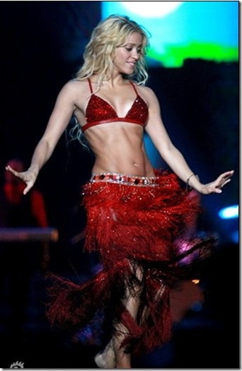Shakira-danced-at-Jiangsu-2011-New-Years-Eve-party-1_thumb