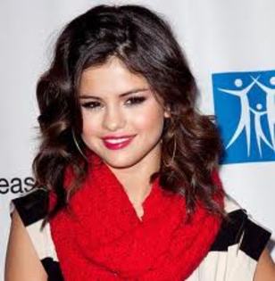 Uite stau pe aici.Am sa iti spun ceva.Mama a aflat de noi doi si a fost de acord, dar a spus ca ar v - Din viata vedetelor ep 7