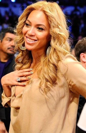 beyonce-2011-nba-all-star-game - x-Beyonce
