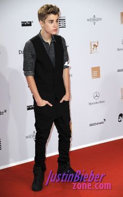 normal_bieber-add-111011-3~0 normal_bieber-add-111011-3~0