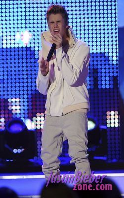normal_bieber-perf-111011-8 normal_bieber-perf-111011-8