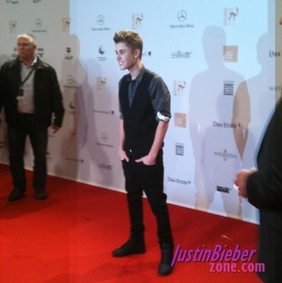 normal_Justin_Bieber_Bambi_Awards_2011_red_carpet_cologne_germany normal_Justin_Bieber_Bambi_Awards_2011_red_carpet_cologne_germany