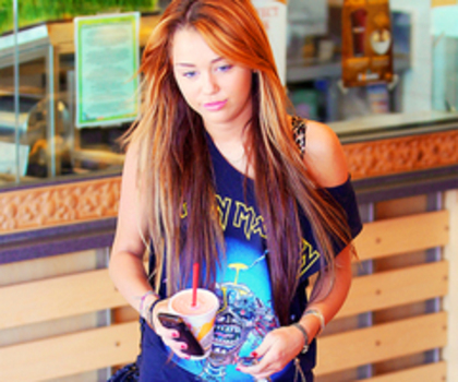 tumblr_lspswvhuLR1qgbse0o1_500_thumb - miley-cyrus 1