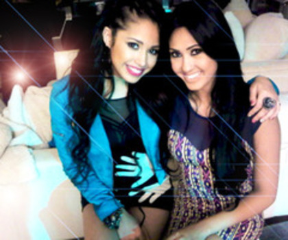 tumblr_lkxllaW2HV1qgfjico1_500_thumb - Jasmine V 1