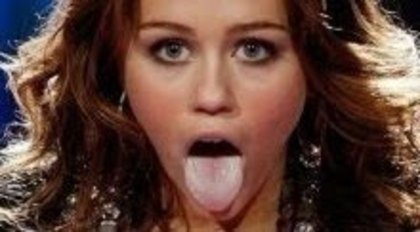 miley speriata de selena