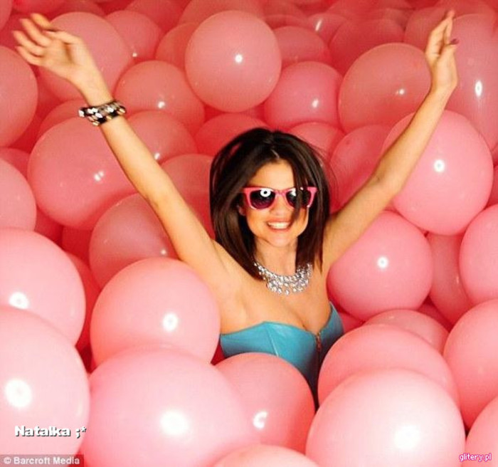 0103937877 - Selena Gomez