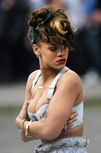 519 - Rihanna We Found Love poze