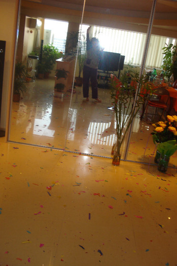 MA AJUTA CINEVA???:)