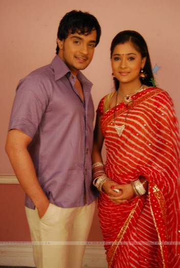 33341-angad-hasija-and-sara-khan