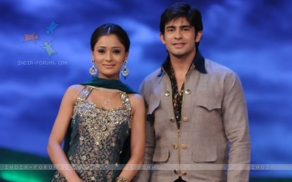 41086-hussain-and-sara-in-dance-premier-league-show - SARA-MY IDOL