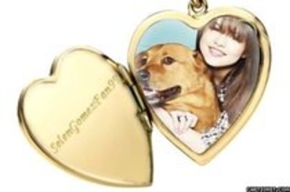 medalion-cu cutu - selena gomez