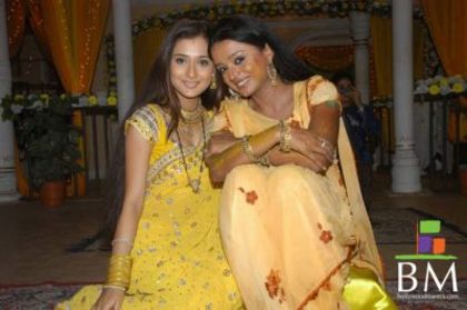 sarah-khan_parul-chauhan___68913