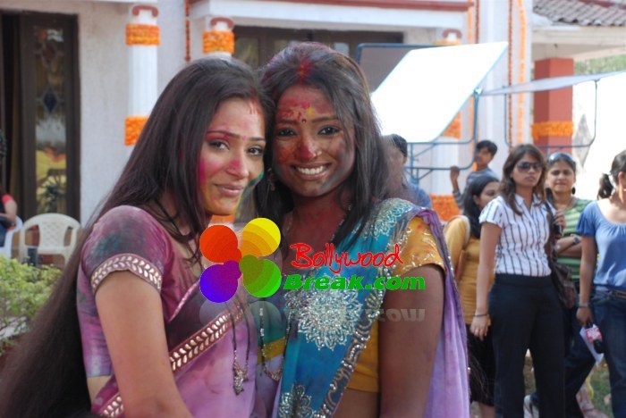 sara-khan-with-parul-chauhan