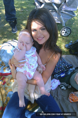 normal_009 - 20 09 2011 Pose with fans at a park in Lake Balboa