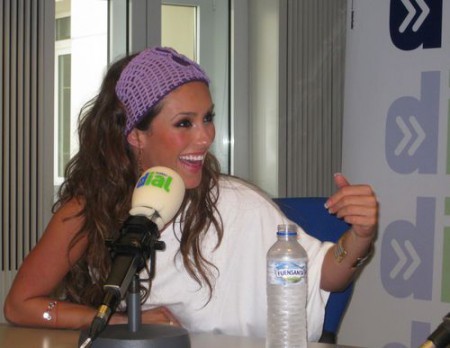 6a00e54fa2679888330133f1df43f5970b-500wi - 1-Anahi en la Radio Cadena Dial-1