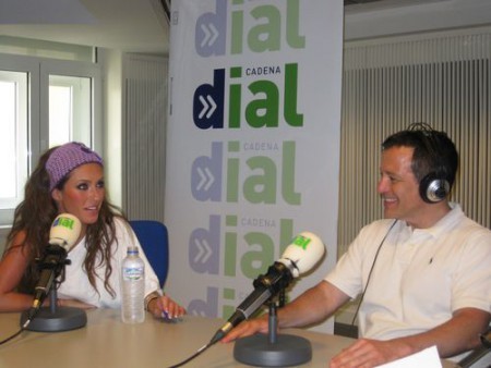 6a00e54fa2679888330133f1df4411970b-500wi - 1-Anahi en la Radio Cadena Dial-1