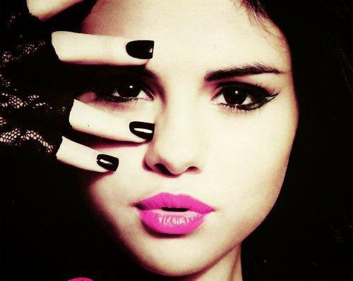 249256_190755467654873_100001612625871_564307_2423264_n - Selena Gomez 1