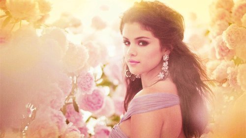 260005_170368109693609_100001612625871_477363_1872379_n - Selena Gomez 1