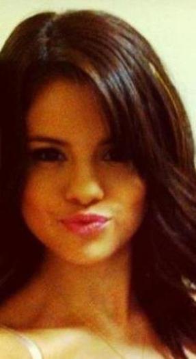 298646_215552055175214_100001612625871_648553_1115457858_n - Selena Gomez 1