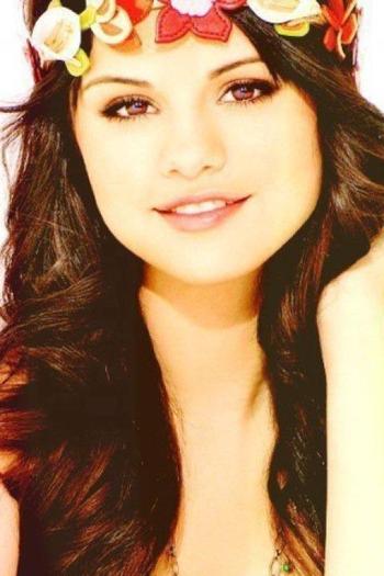299144_211444512252635_100001612625871_635232_2099447099_n - Selena Gomez 1