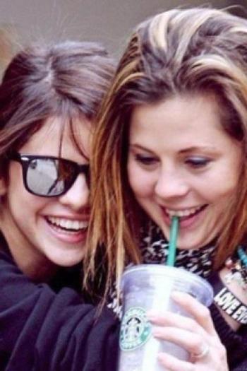 299572_215548205175599_100001612625871_648523_337417442_n - Selena Gomez 1