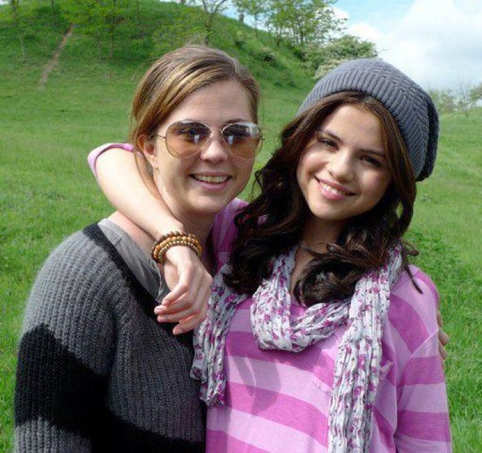 310647_215547468509006_100001612625871_648516_366095820_n - Selena Gomez 1
