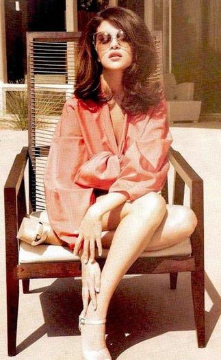 311010_215549458508807_100001612625871_648528_868962777_n - Selena Gomez 1