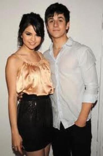 311955_203655556364864_100001612625871_607288_7438630_n - Selena Gomez 1